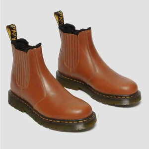 Dr. Martens 2976 Wintergrip Chelsea Boots mens: 8 woman’s: 9